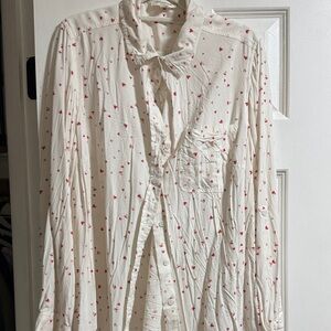 beachlunchlounge Cream Shirt with Red Heart Design